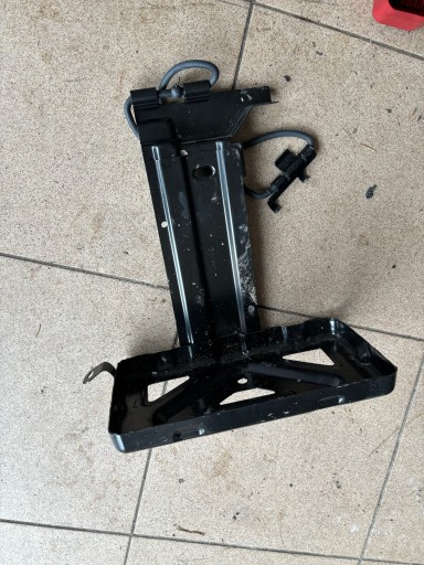 Lexus IS III 300h 2.5 основание и держатель аккумулятора