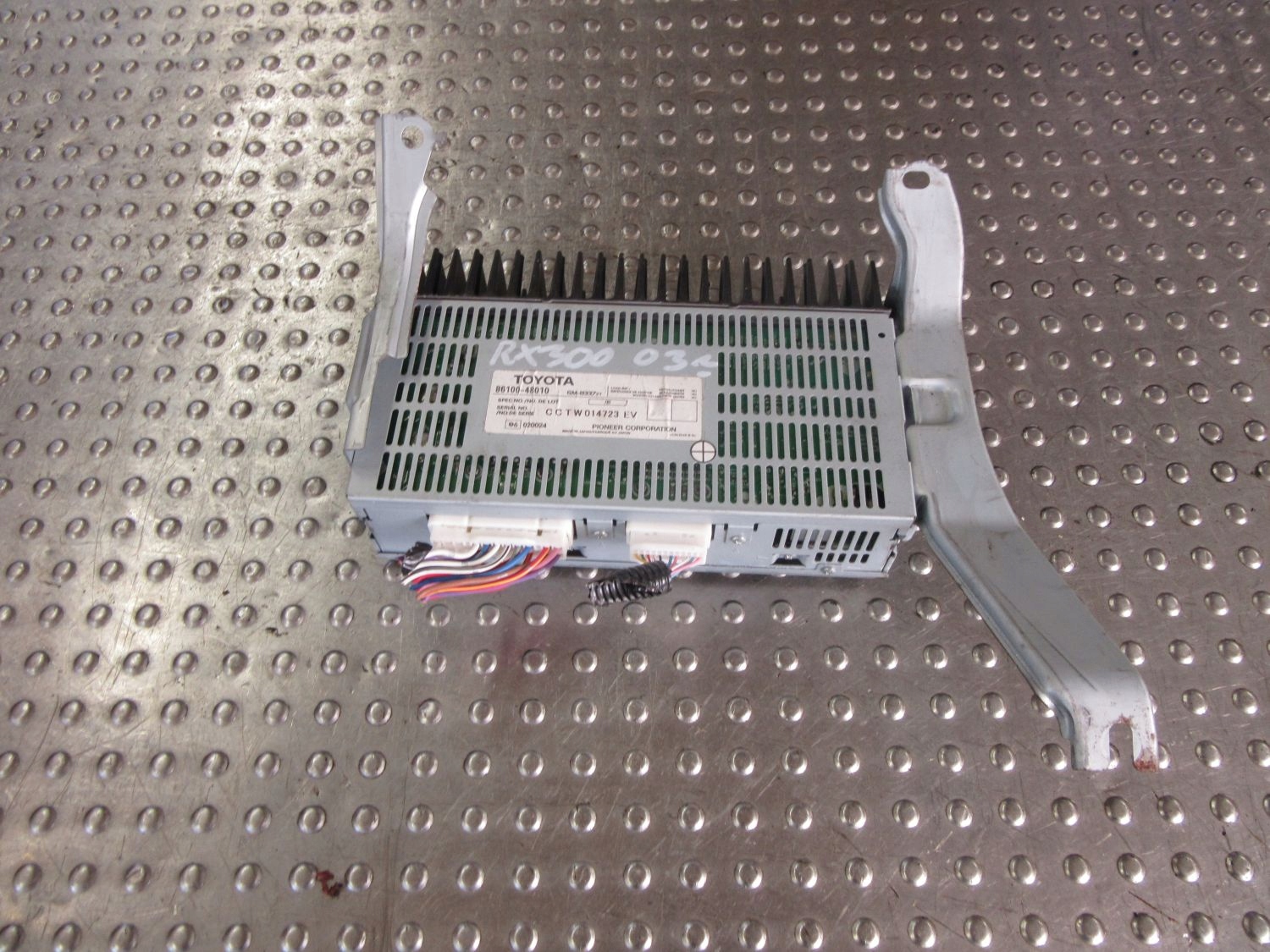 Lexus RX300 II 2006 модуль усилителя