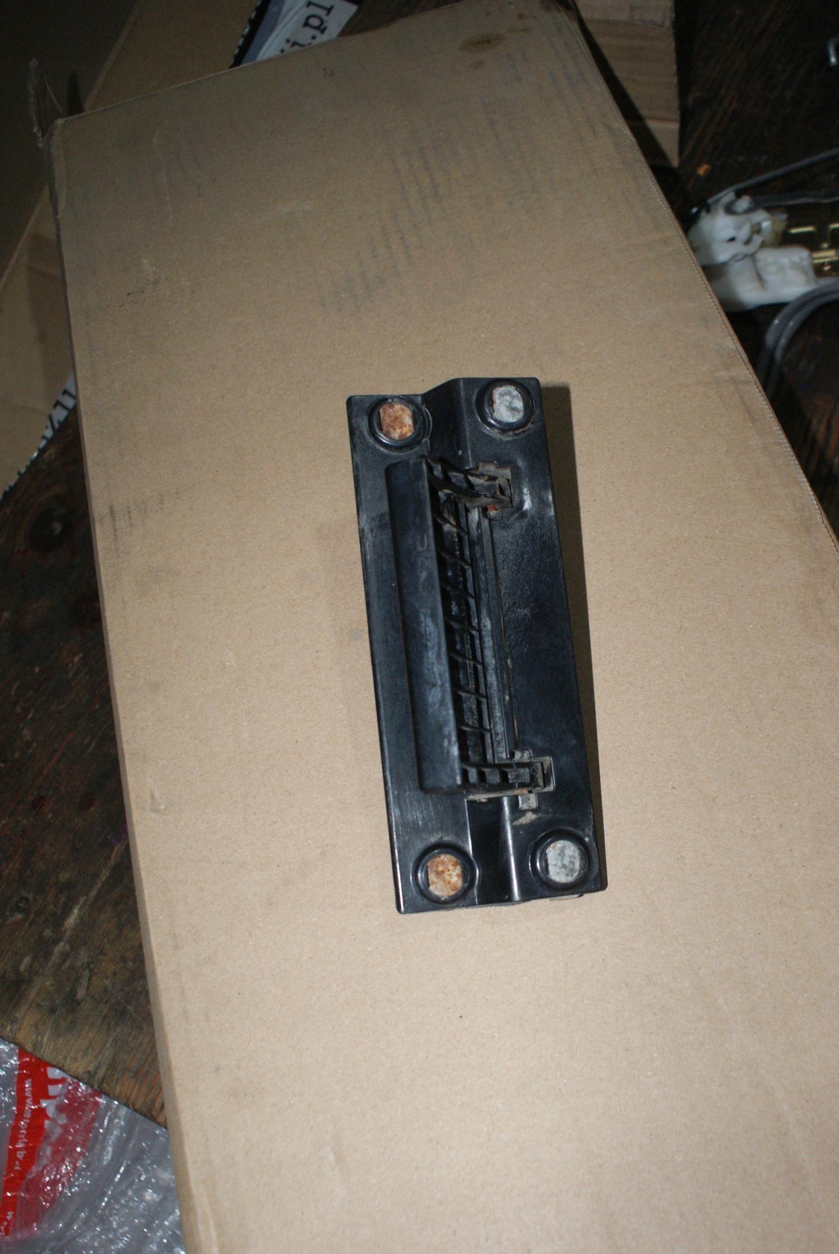 Ліана дверна ручка закрилка