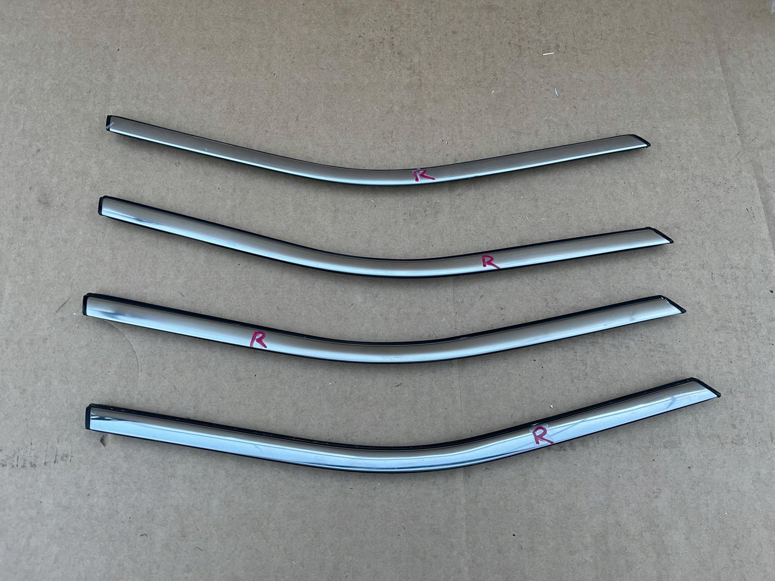 Обшивка крила права хром CITROEN C4 Picasso і