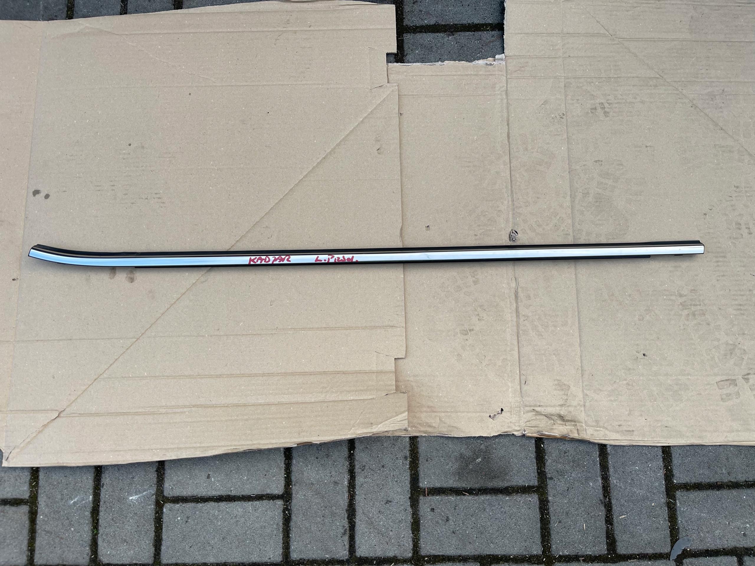 808212095R - Обшивка підвіконня скла ліва передня RENAULT Kadjar 19R