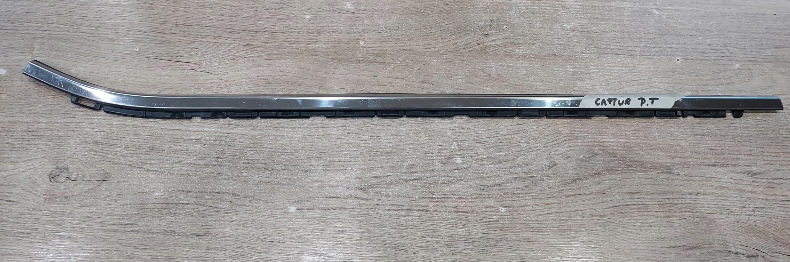 828207106R - Хромована накладка Renault CAPTUR II