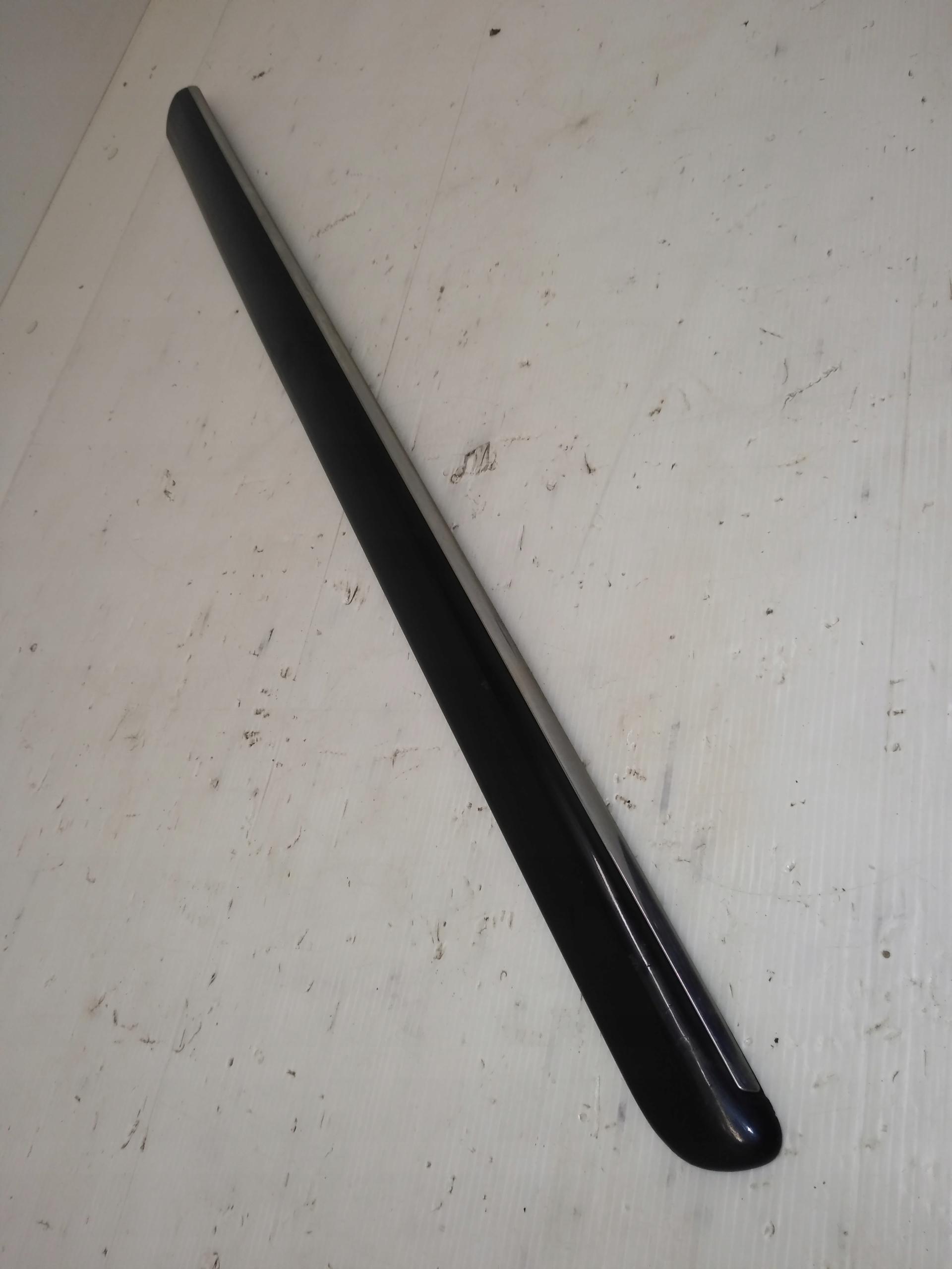 Хромированная накладка передняя правая Peugeot 207