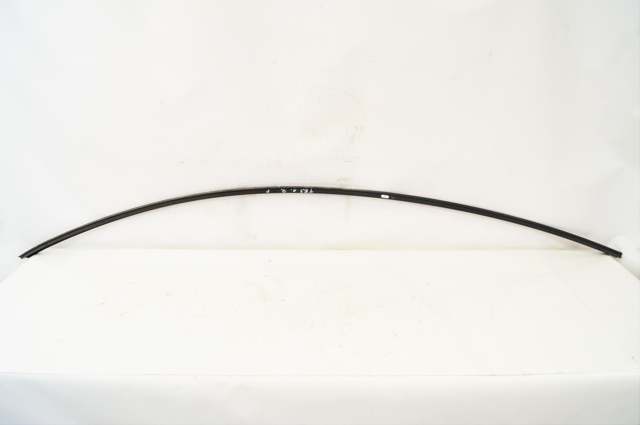 1083520-01-D - Полоса крыши черная правая Tesla Model 3 lift 22r