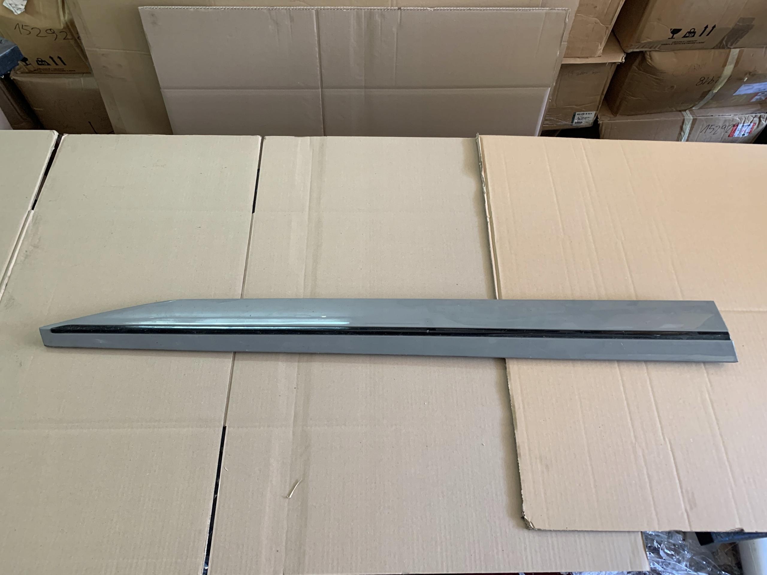 3V0853293 - Молдинг двері SUPERB III sportline передній лівий