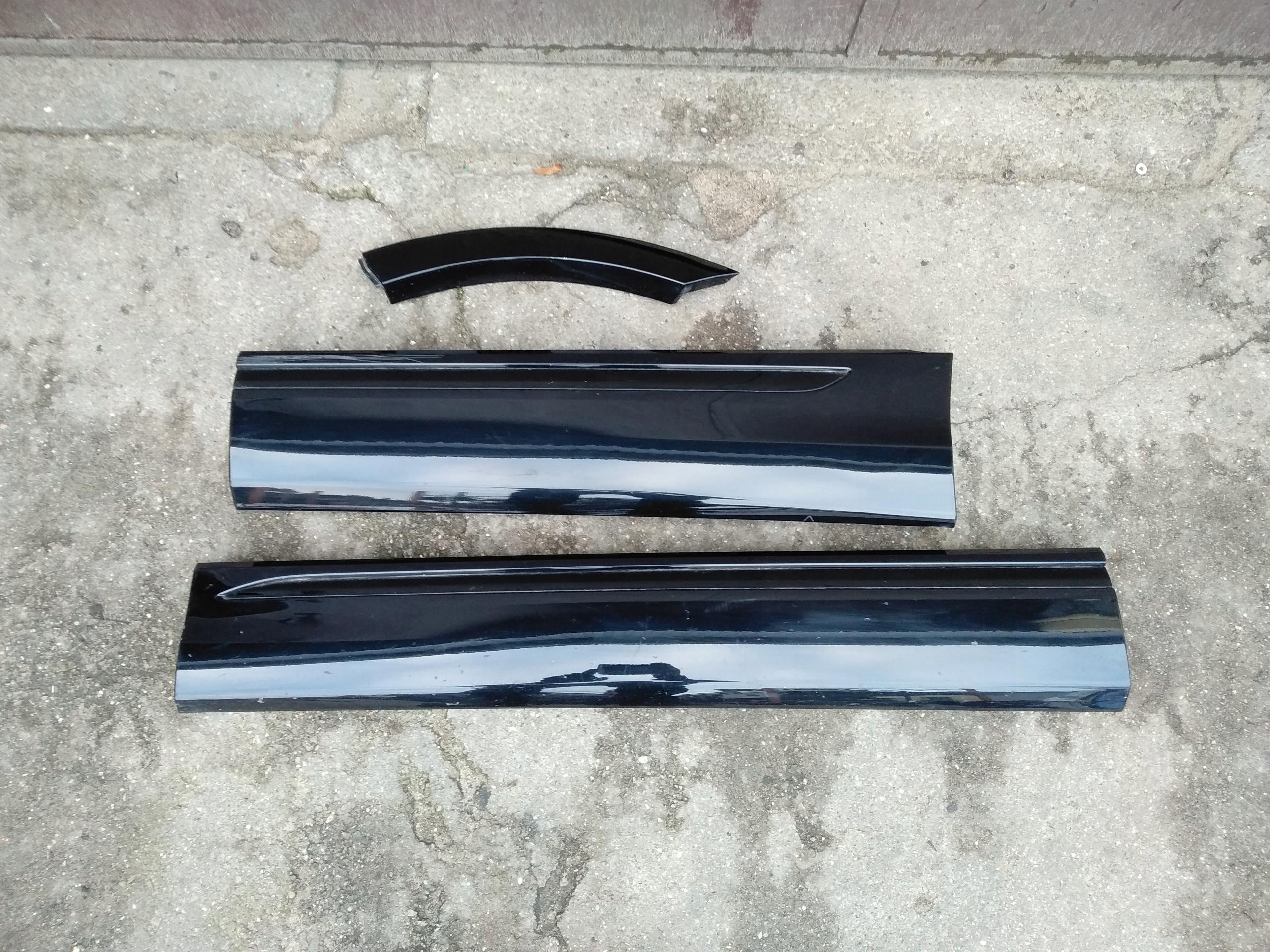 Накладка на двері ліва Audi Q8 4M8