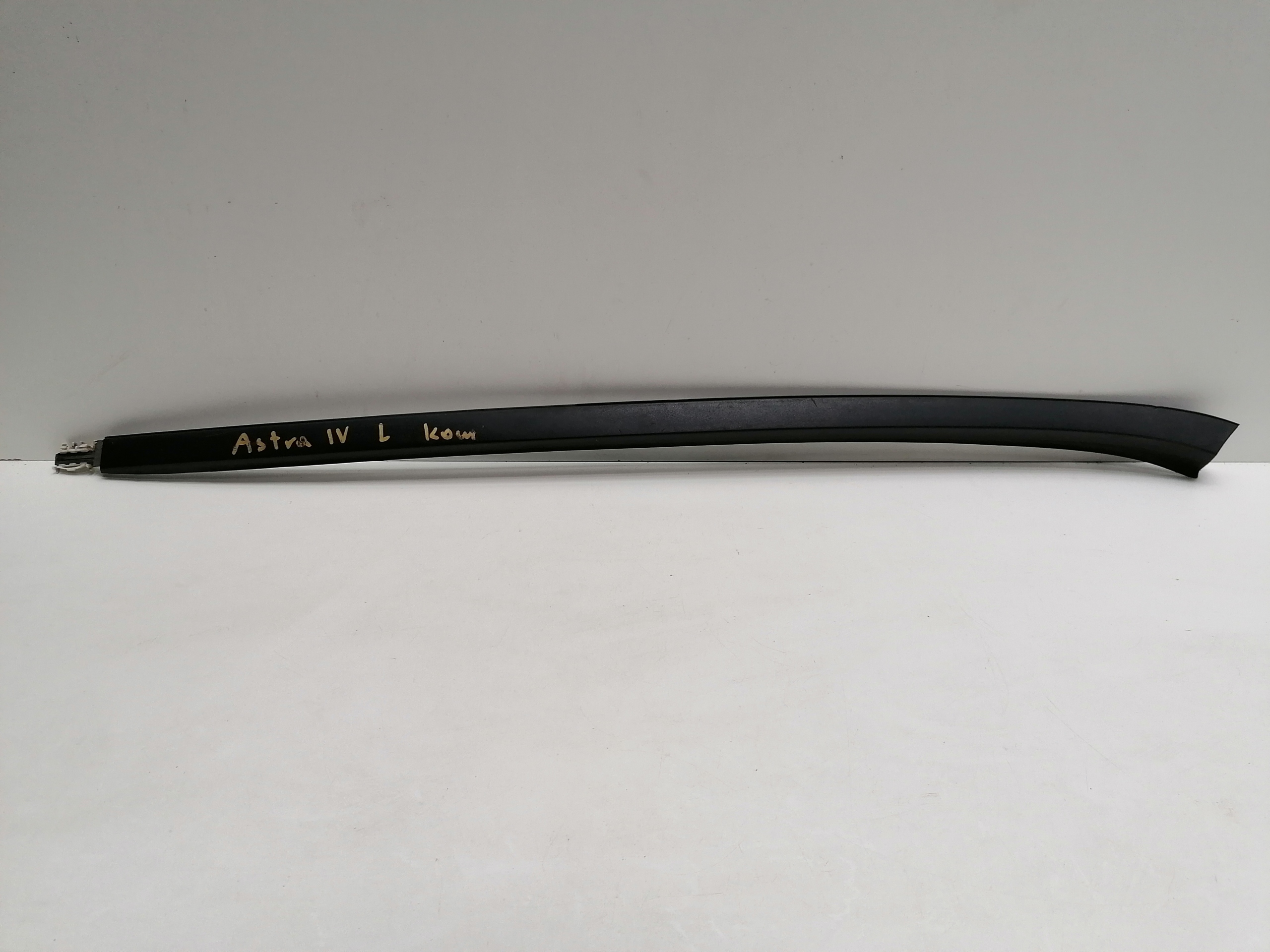 Накладка левая Astra IV 5D