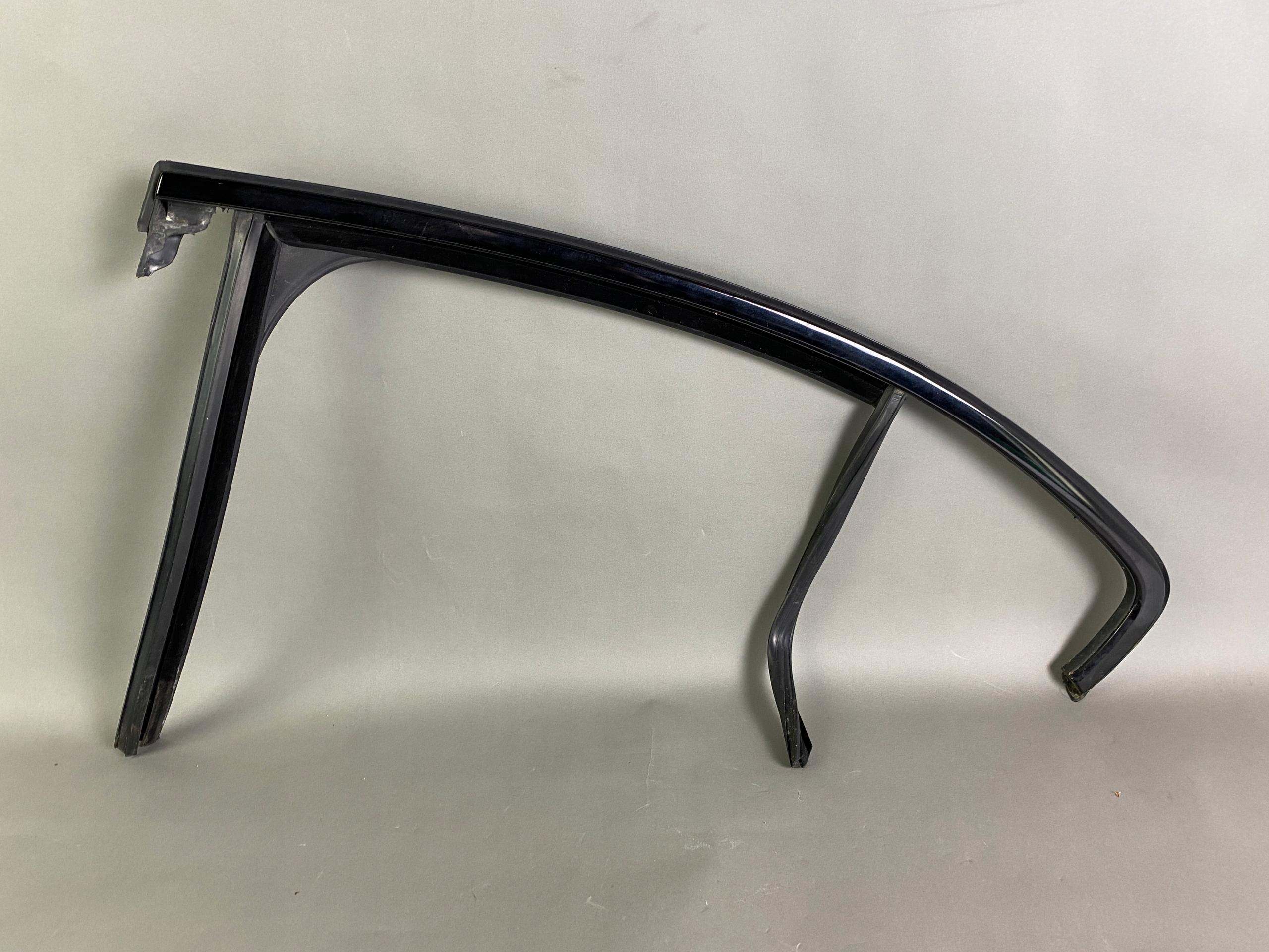 50562018 - Ущільнювач дверей задній лівий Black Alfa Giulia