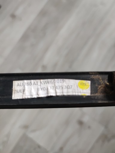 Скребок передней левой двери Audi A3 8y0837475