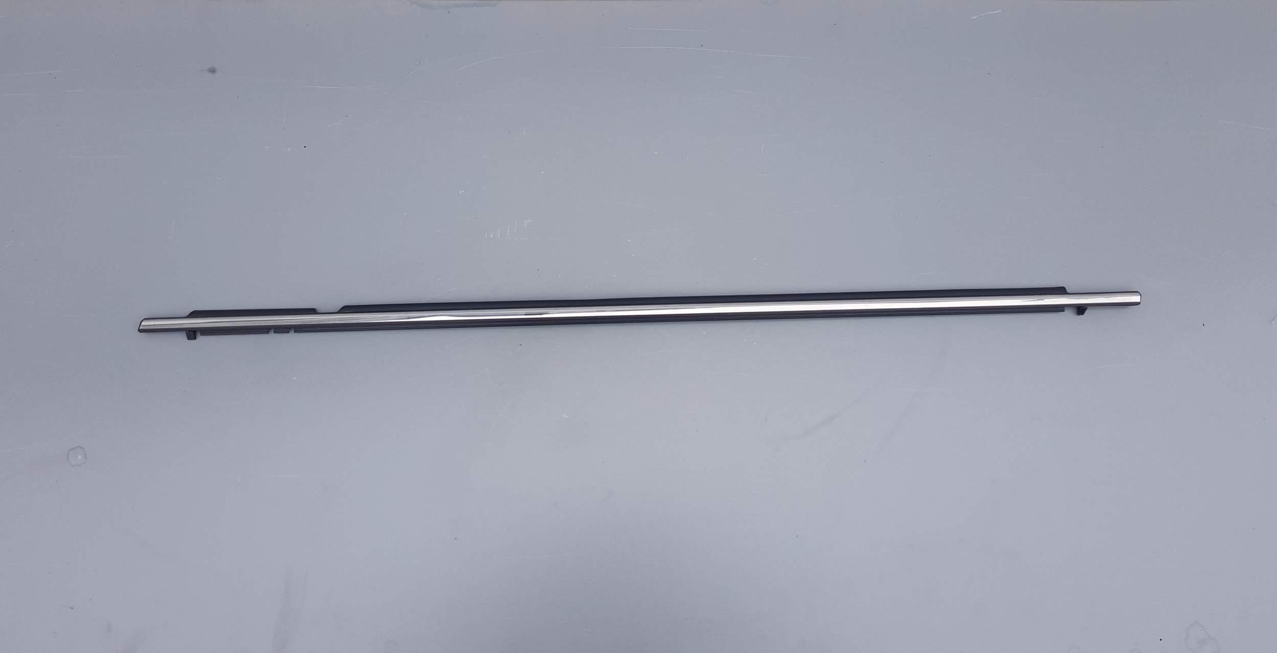 Скребок скребок l. P Avensis T27 09-18