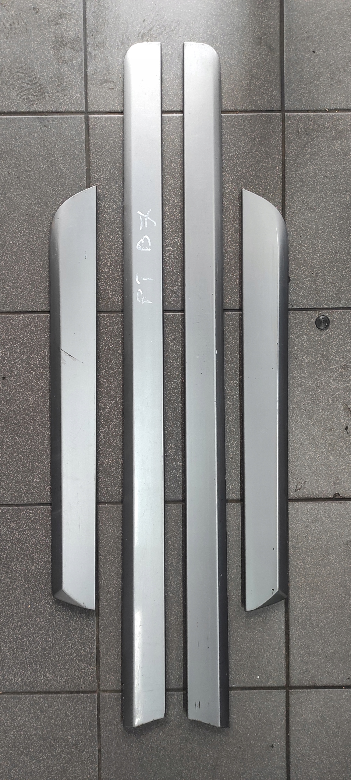 Планки дверей Audi A4 B7 комплект LY7G