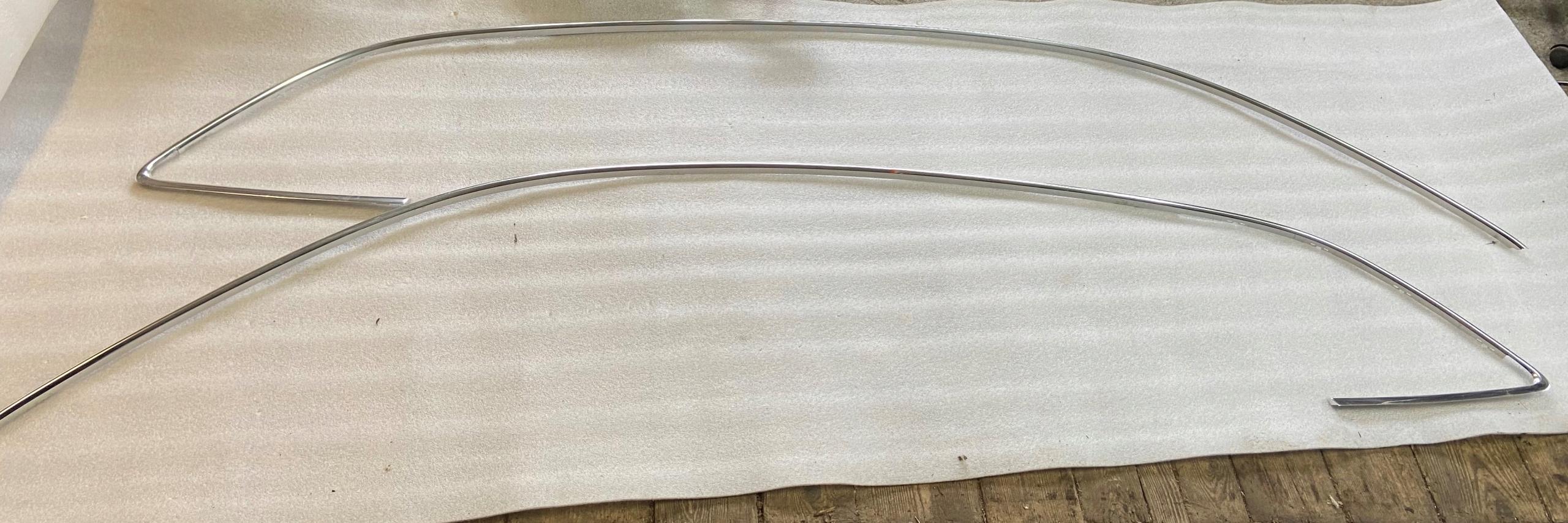 8R0853703B 8R0853704B - Планки крыши хром в сборе левый правый Audi Q5 8R