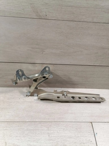 MACAN ПЕТЛЯ КАПОТА ЛІВА 95B823301