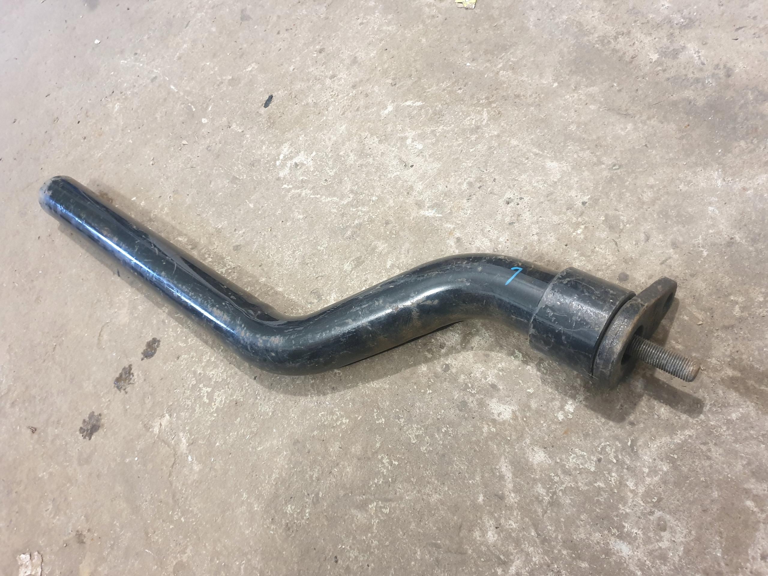 81664203068 - MAN TGX TGS TGA кріплення труби крило ліве