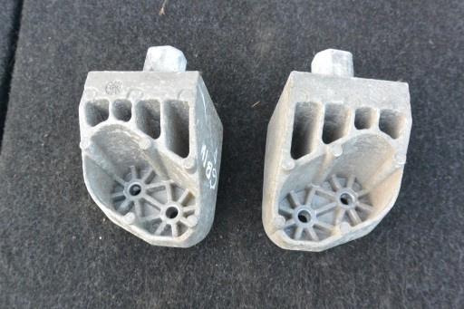 КОМПЛЕКТ МОНТАЖНЫХ КРОНШТЕЙНОВ РАДИАТОРА MASERATI GHIBLI QUATTROPORTE