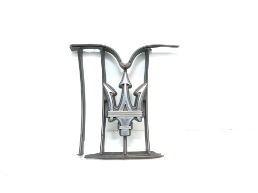 10137579 - MASERATI GRANTURISMO БЕЙДЖ ЕМБЛЕМА ЛОГОТИП LatticeA ПЕРЕДНЯ 68250900