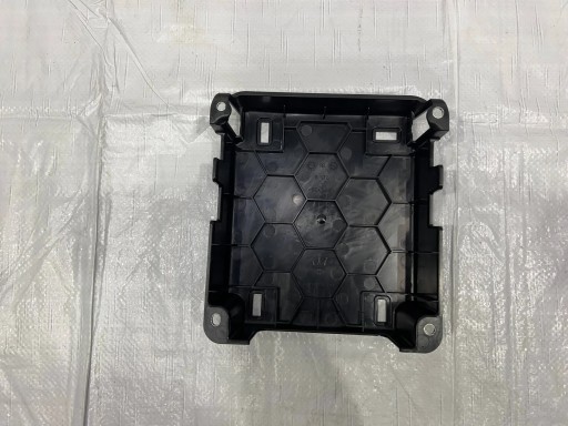 MASERATI GRECALE КРЕПЛЕНИЕ БАЗА КРЫШКА 6701581350