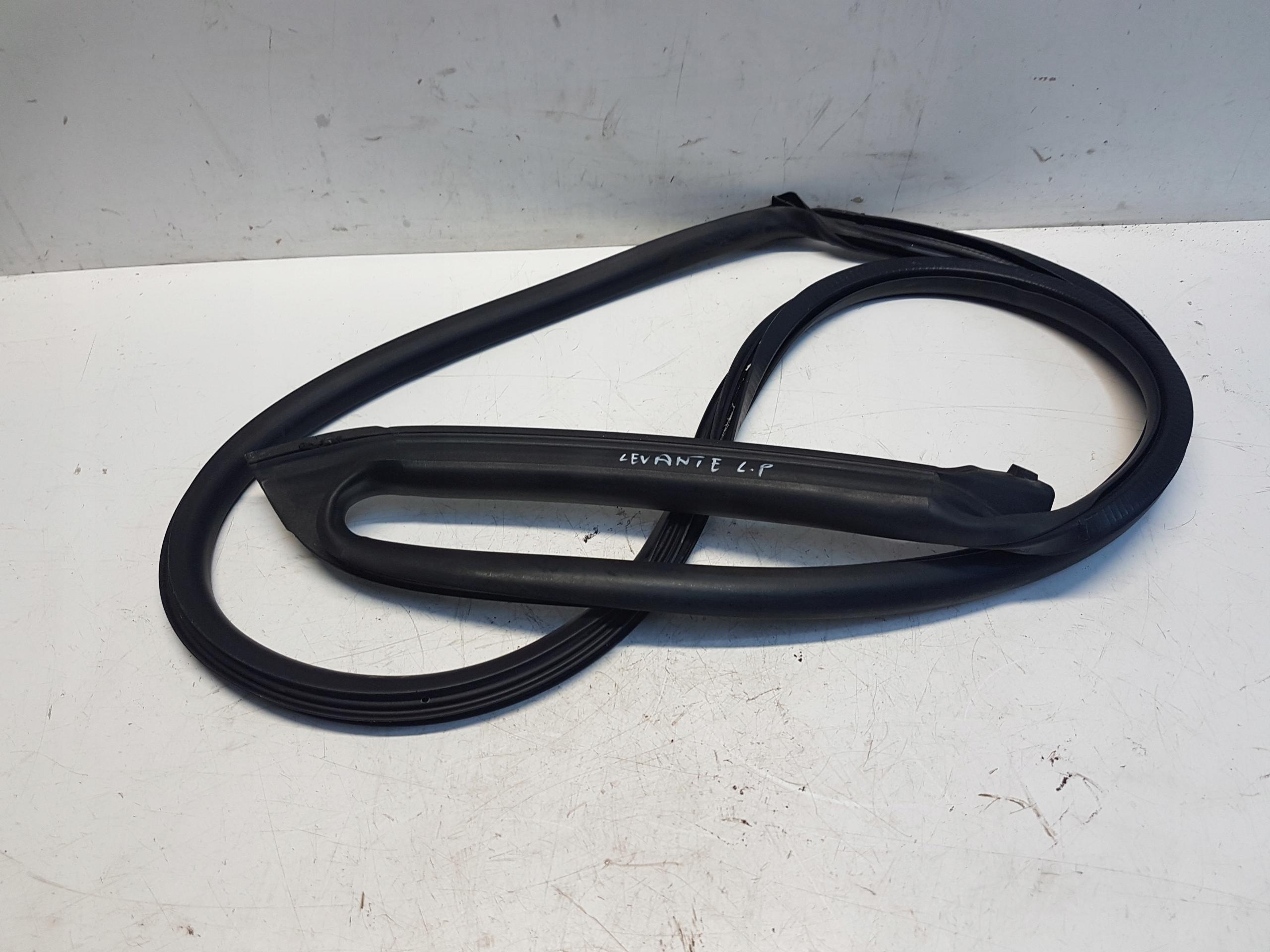 MASERATI LEVANTE ПРОКЛАДКА ЛІВА ПЕРЕДНЯ