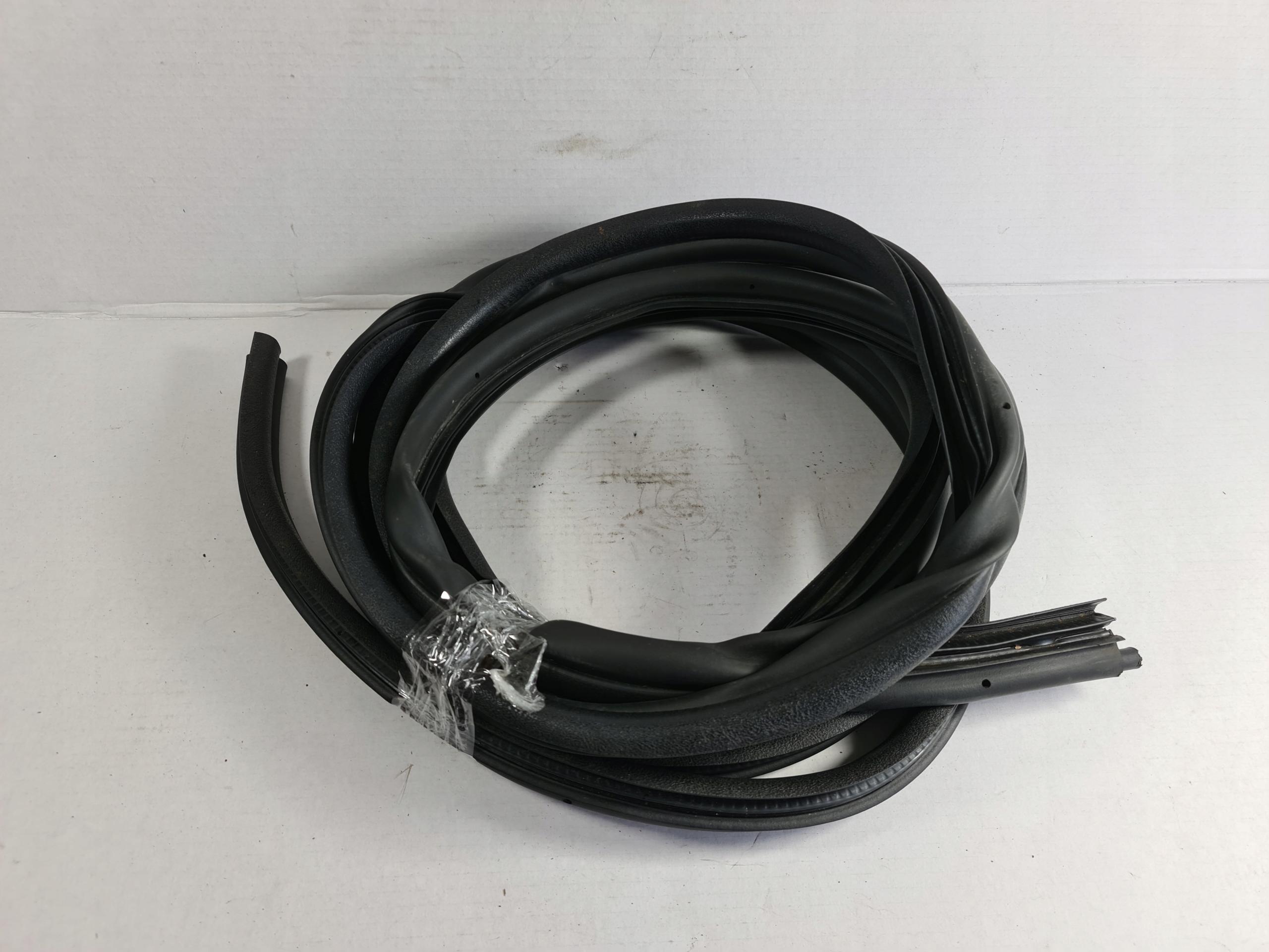 МАЙСТЕР III УЩІЛЬНЕННЯ ПЕРЕДНІХ ДВЕРЕЙ