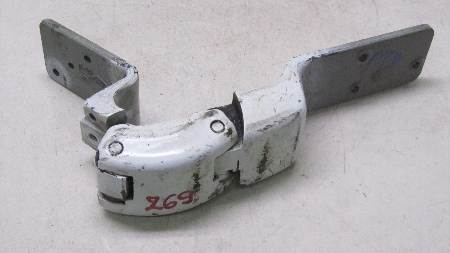 166/269 - MASTER MOVANO II ДВЕРНАЯ ПЕТЛЯ ПРАВАЯ ЗАДНЯЯ ЗАДНЯЯ 03-