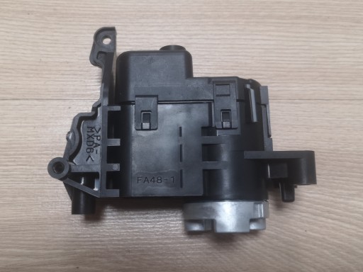 MAZDA 2 / 3 / 6 08-12 OE МОТОР СКЛАДАННЯ ЛІВОГО ДЗЕРКАЛА