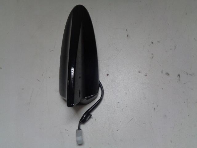 MAZDA 2 DJ 14-АНТЕНА НА ДАХУ GPS