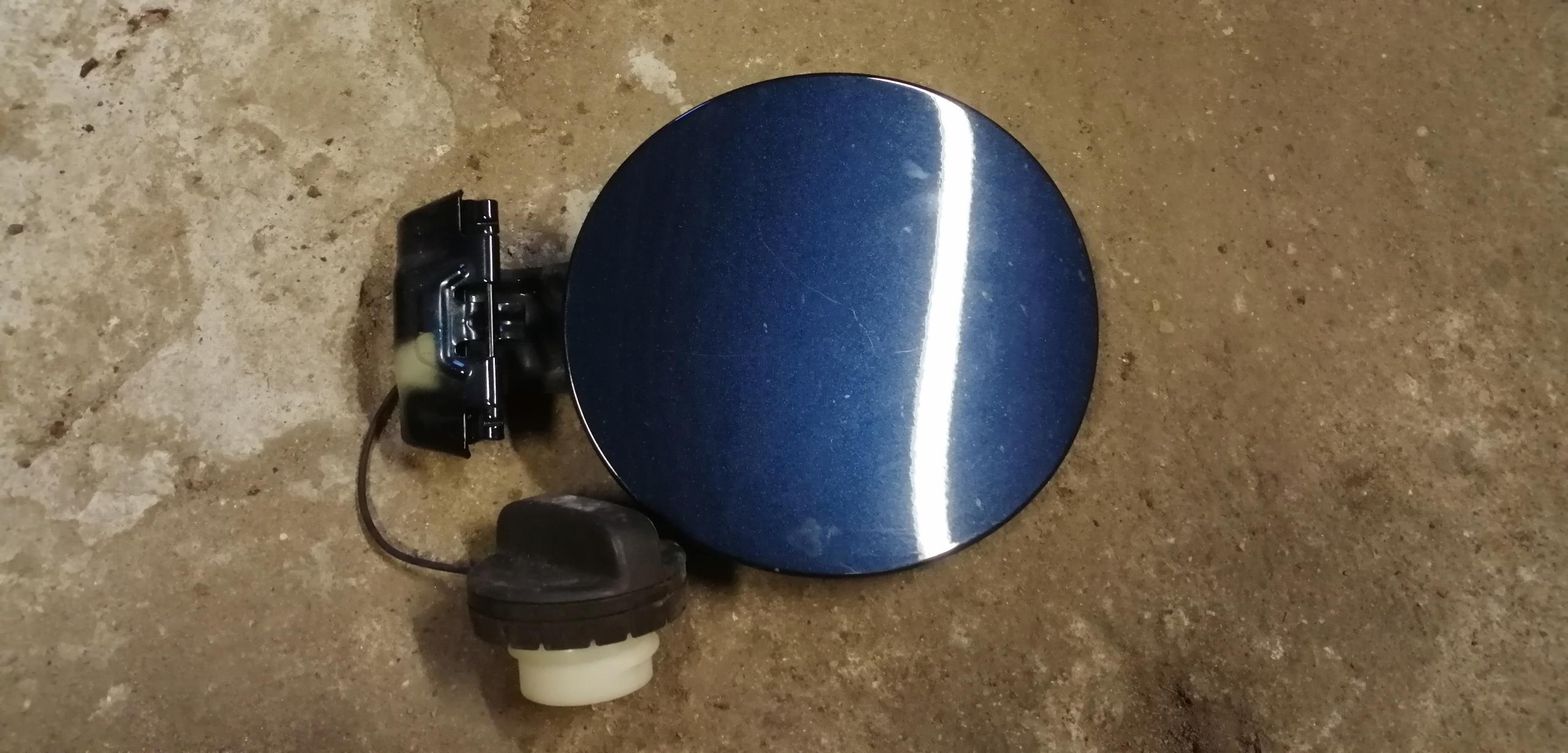 MAZDA 2 DJ 15-КРИШКА ПАЛИВНОГО БАКА КОД 42М