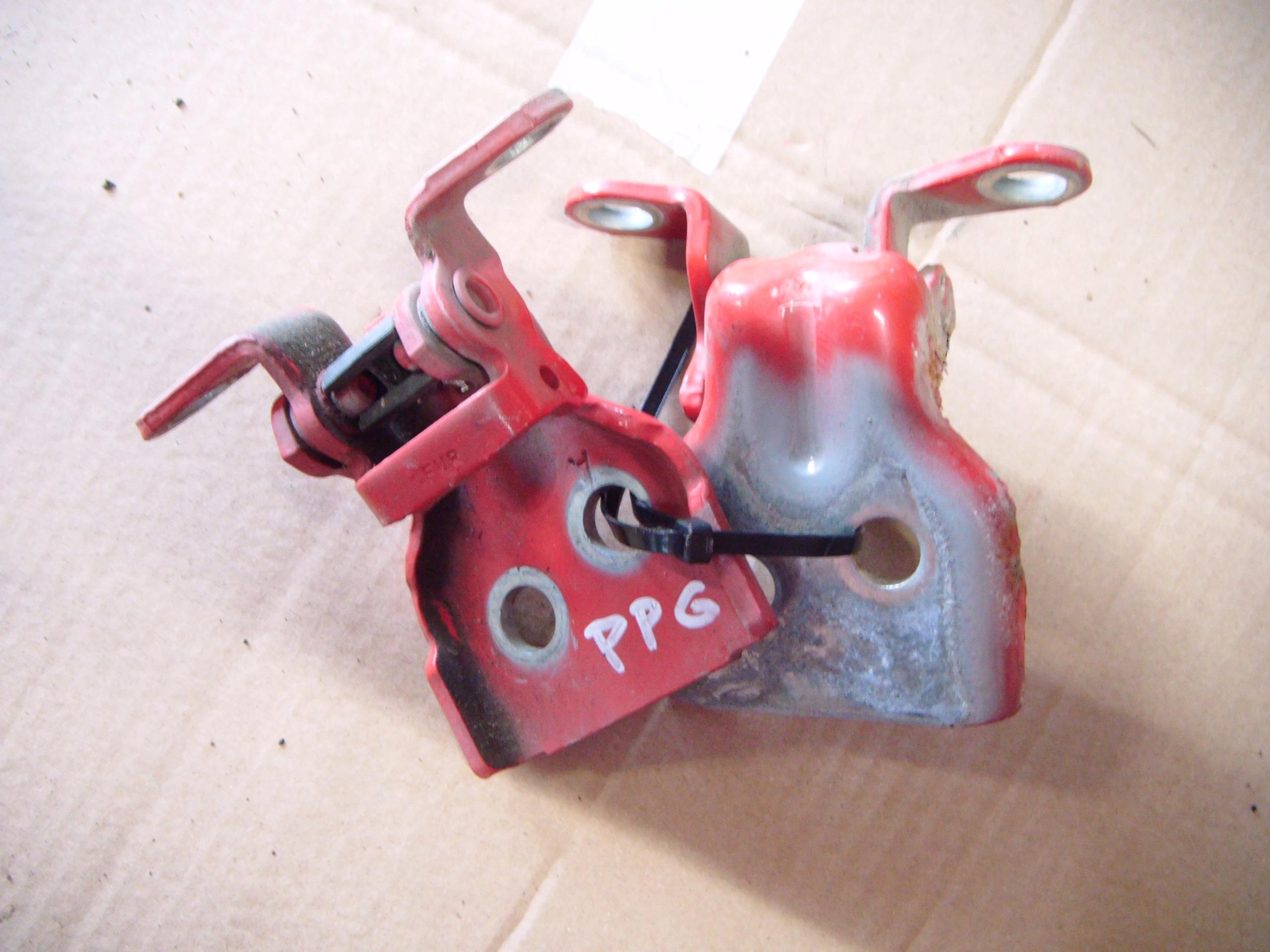 MAZDA 2 II ПЕРЕДНЯЯ ПРАВАЯ ДВЕРНАЯ ПЕТЛЯ В СБОРЕ