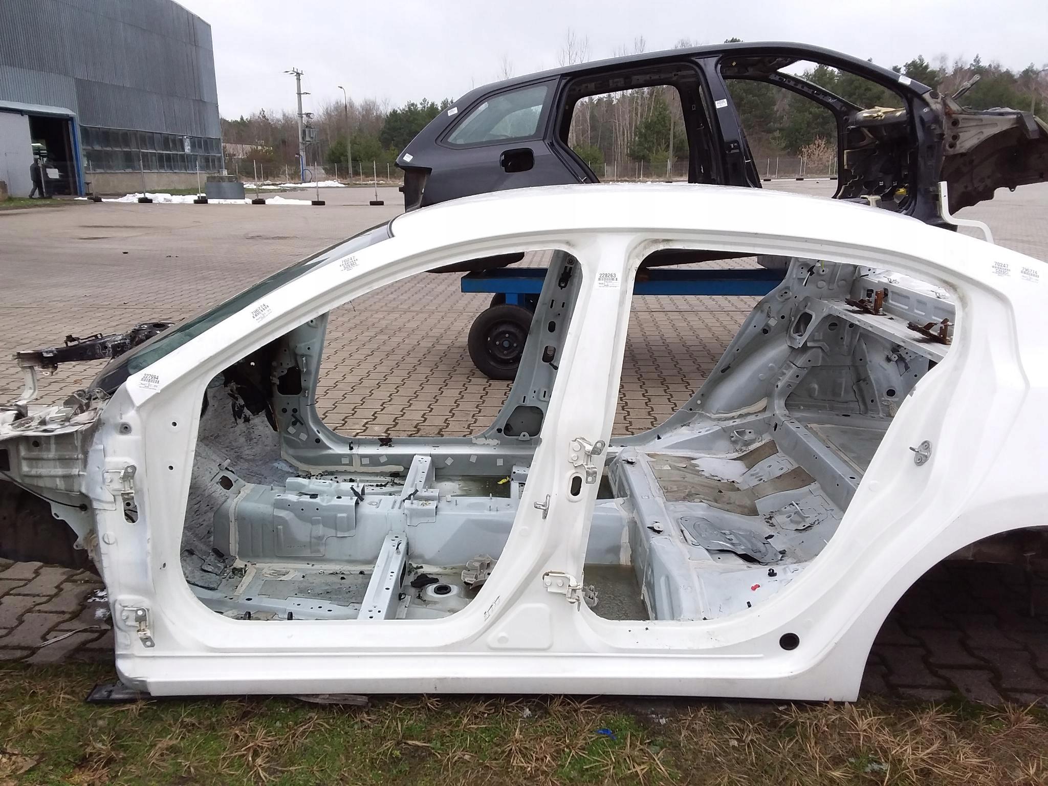 MAZDA 3 III BM СЕДАН ПОРІГ ЛІВА СТІЙКА 25D