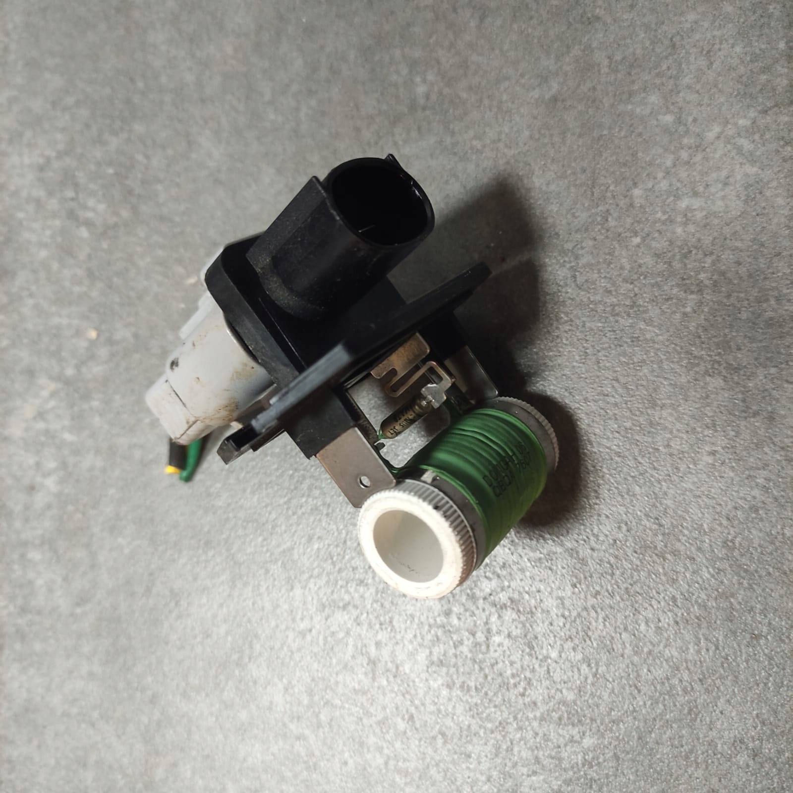 QBTA1 06 - MAZDA 3 IV BP REZYSOTR ВЕНТИЛЯТОР РАДИАТОРА