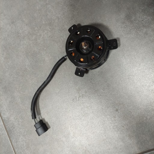 QBHA3 A005579 - MAZDA 3 IV BP ДВИГУН ВЕНТИЛЯТОРА РАДІАТОРА