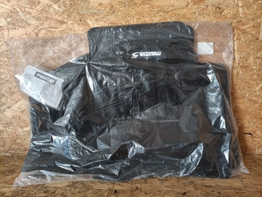 ВЕЛЮРОВІ КИЛИМКИ MAZDA 5 ЧОРНІ CG21-V0-320