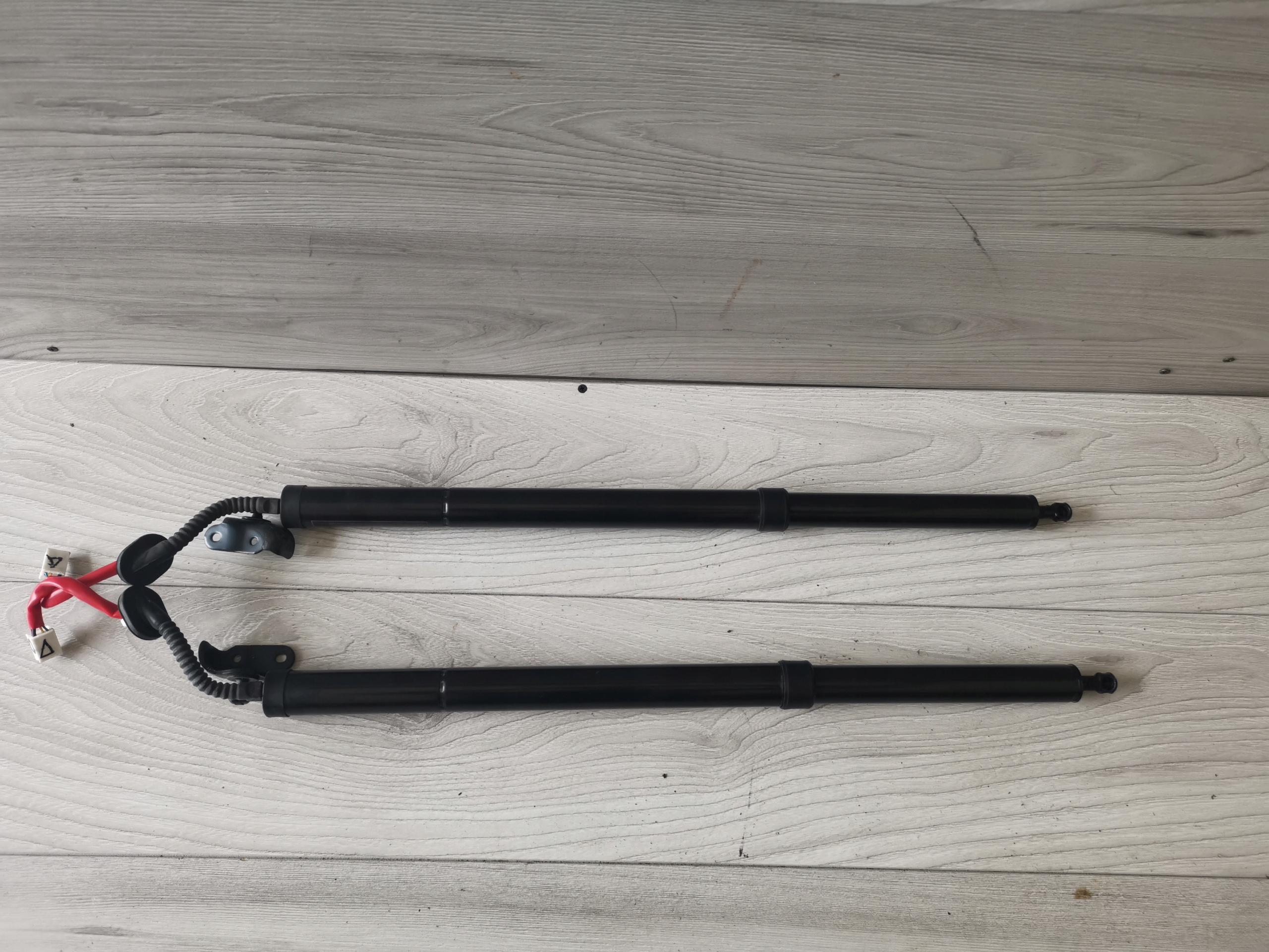 KB8C626EX - MAZDA CX5 II 17-ПРИВІД БАГАЖНИКА ПРАВИЙ