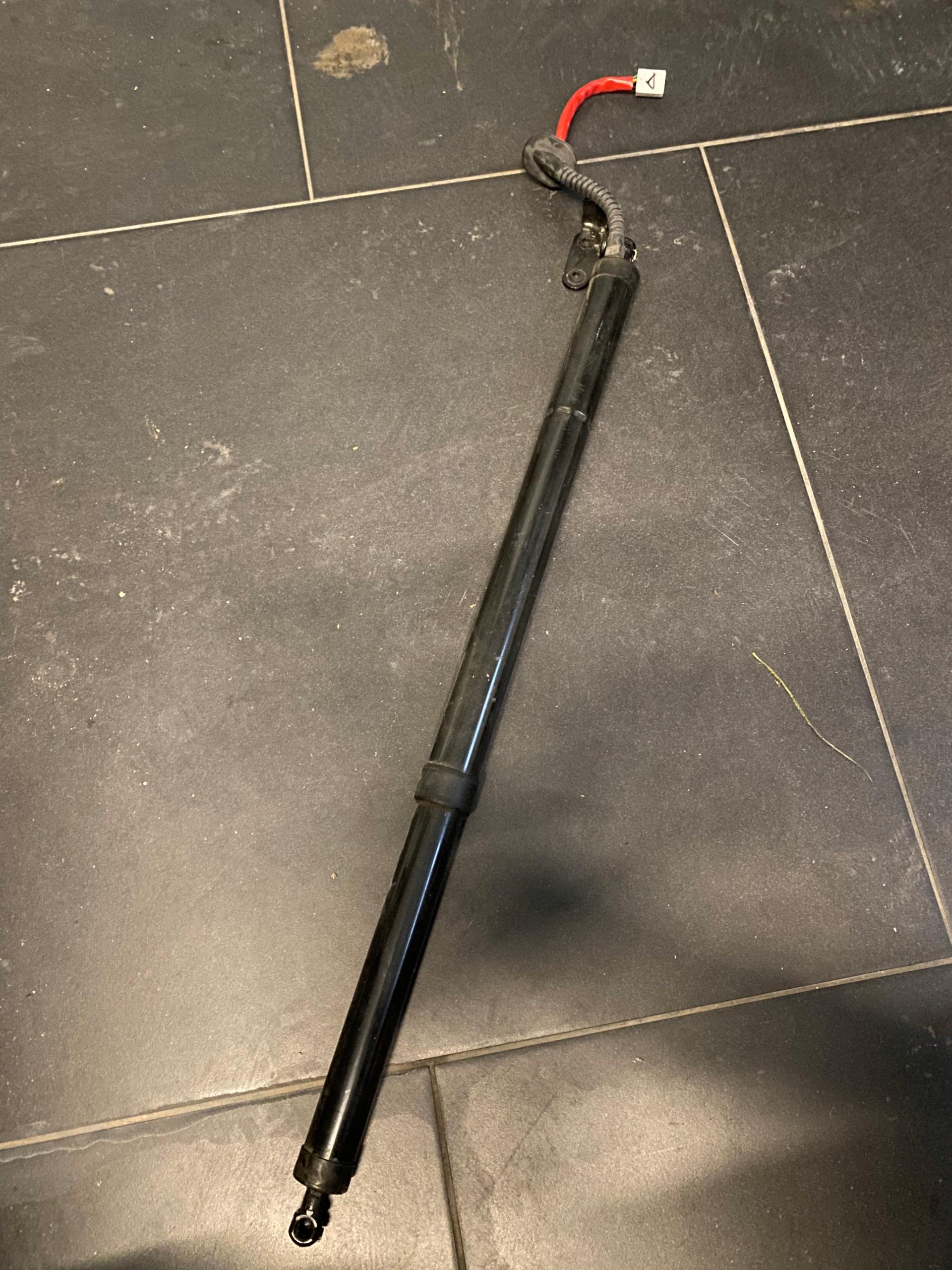 MAZDA CX5 II 2019 2018 привід закрилка задній правий