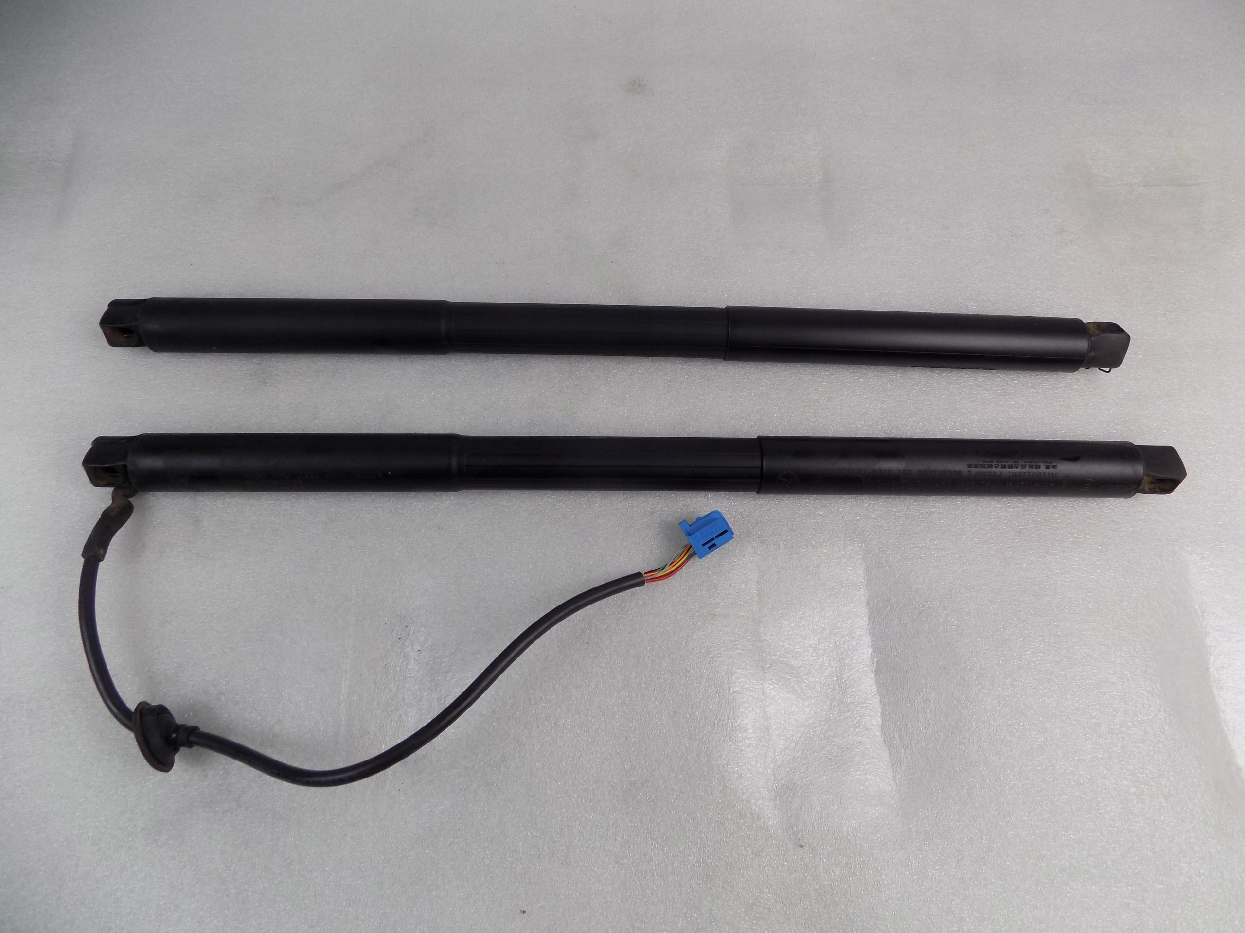 A1668900000 A1669803664 - MB W166 GLE приводы закрылки задний комплект