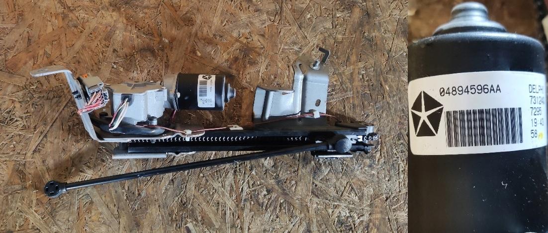 04894596AA - МЕХАНИЗМ КРЫШКИ БАГАЖНИКА CHRYSLER VOYAGER V