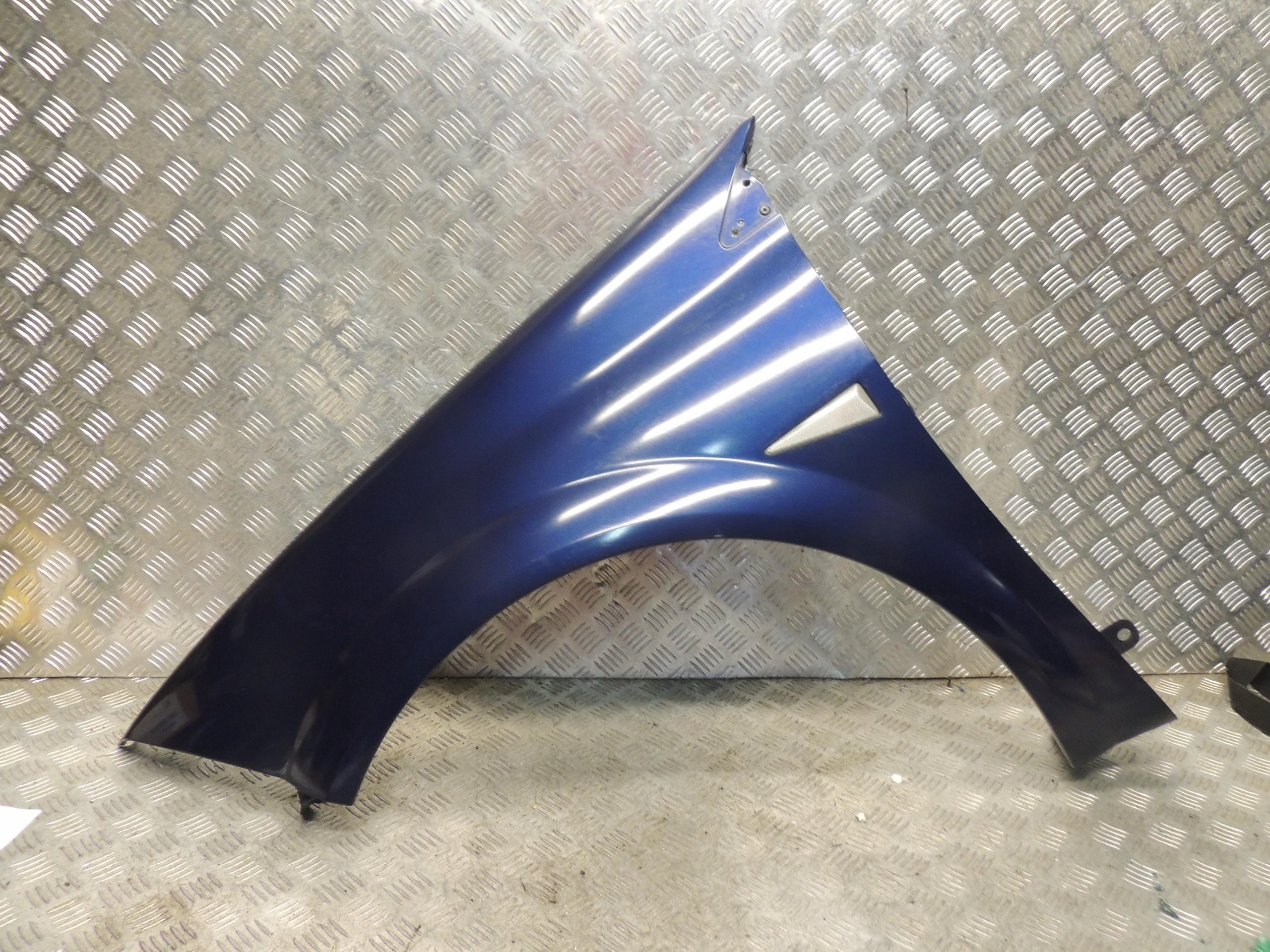 MEGANE II КРИЛО ЛІВИЙ ПЕРЕДНІЙ TEF43