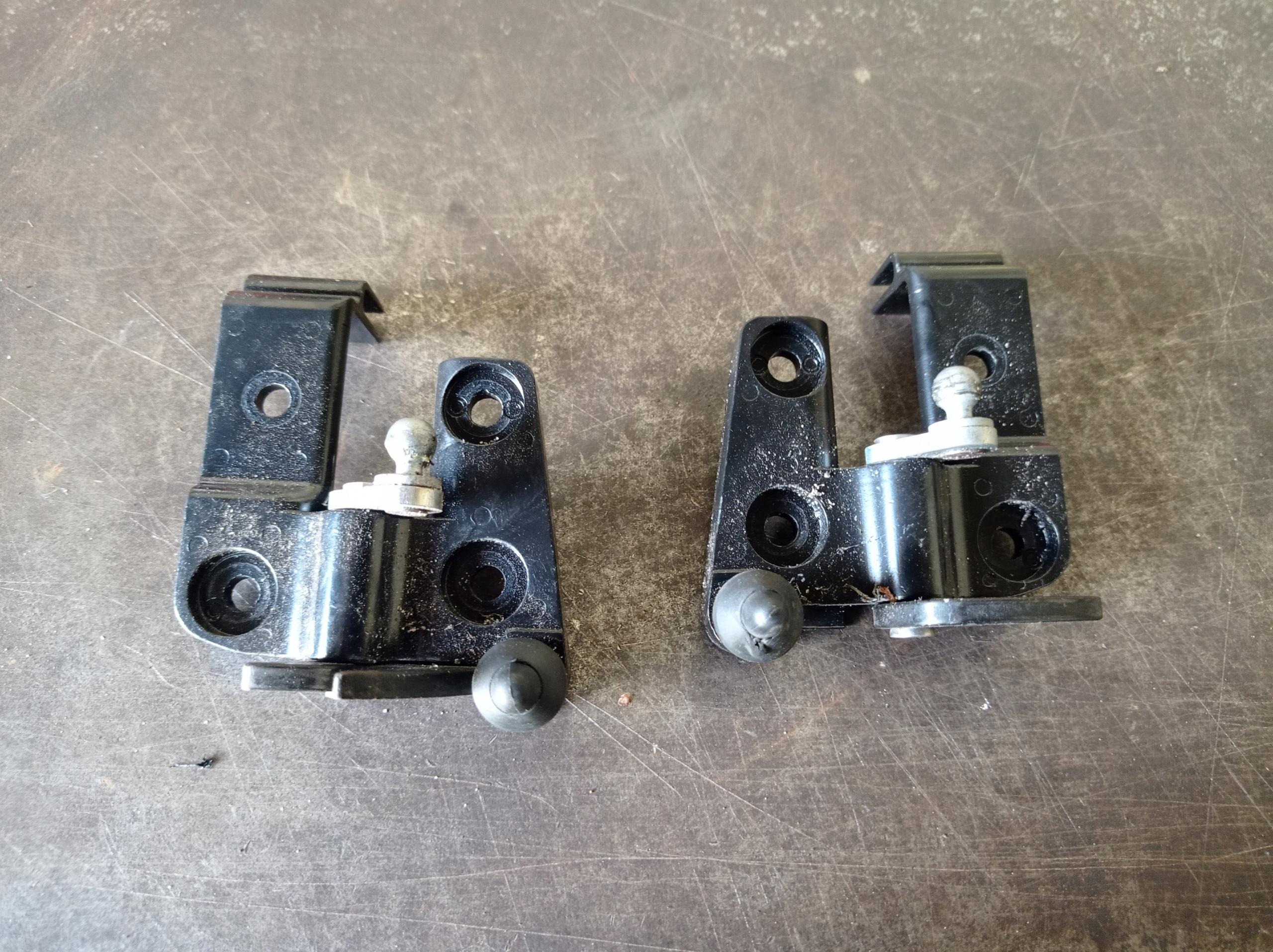 MEGANE II CC КАБРІОЛЕТ ЗАМОК НА ДАХУ ПРАВИЙ ПЕРЕДНІЙ