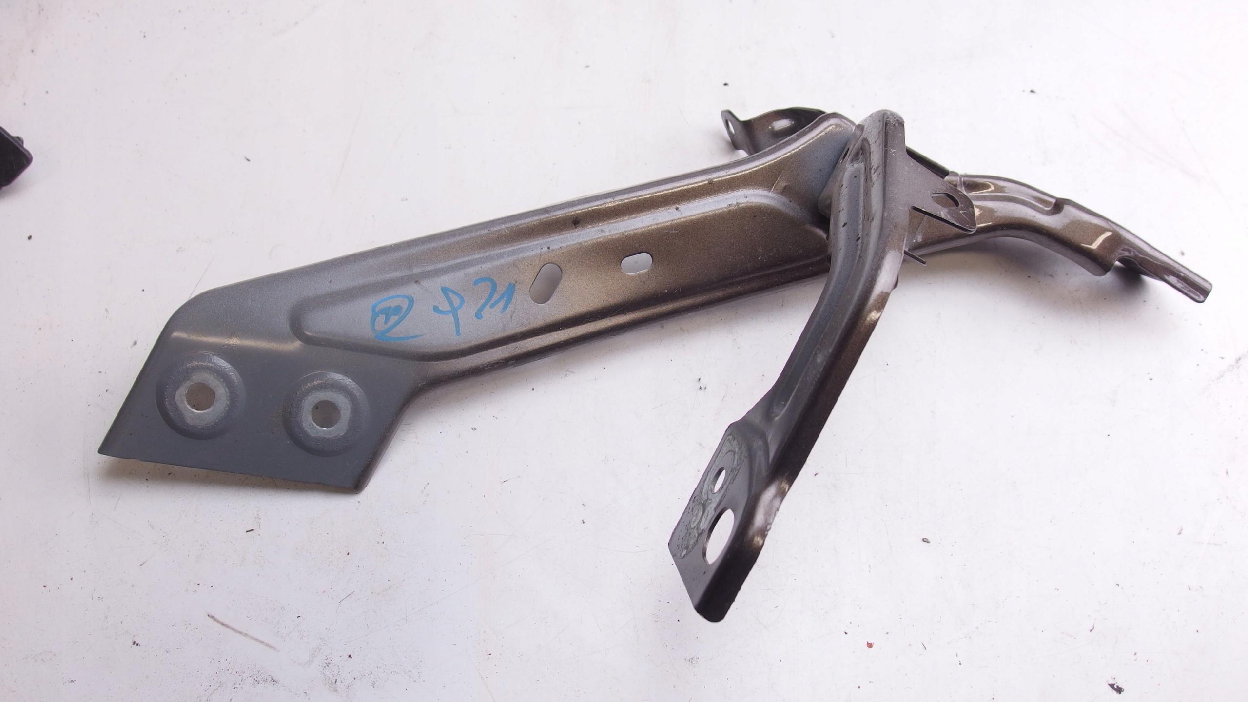 625126730R - MEGANE IV КРЕПЛЕНИЕ КРЫЛА ПРАВОЕ