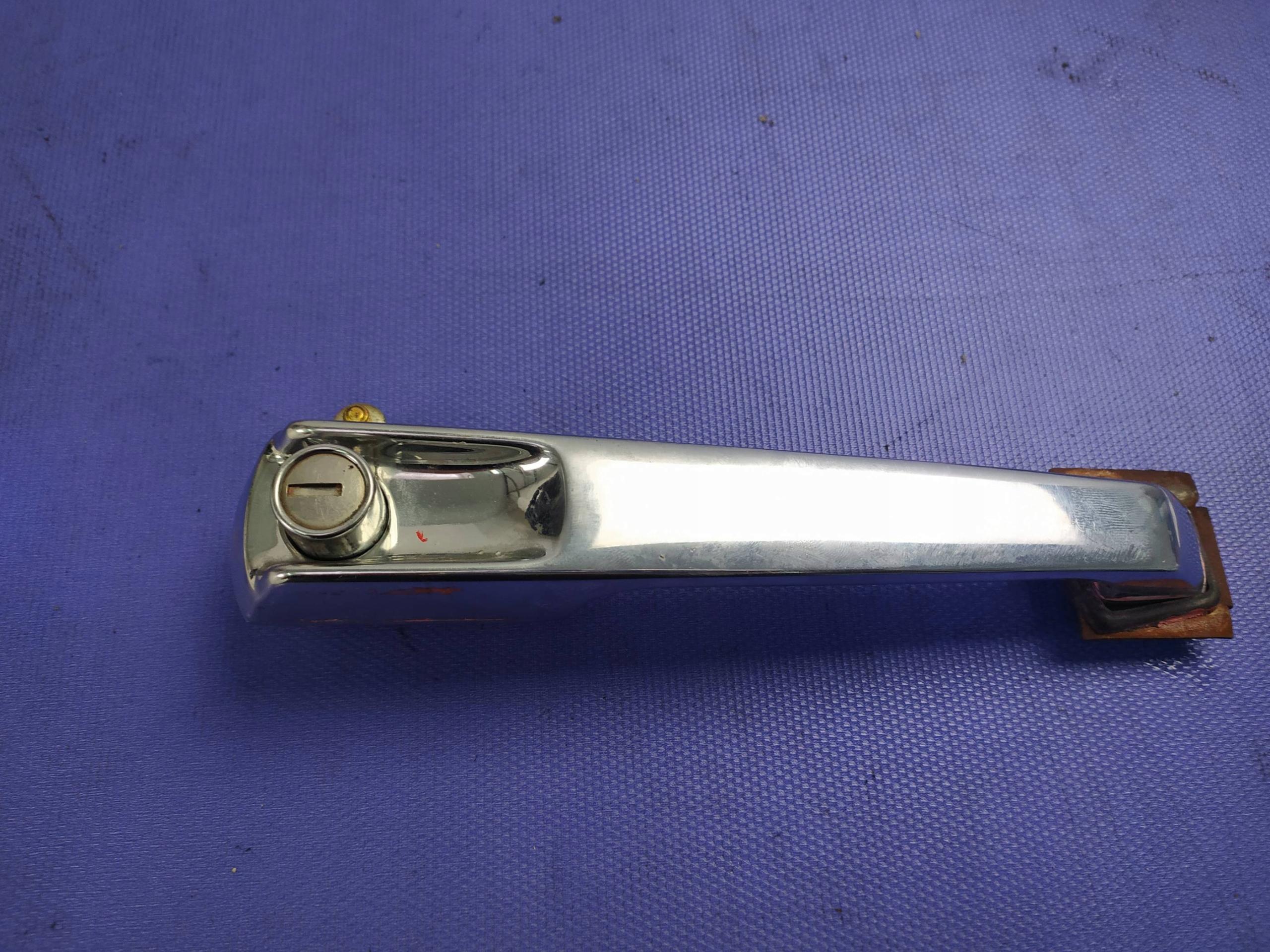 MERCEDES 409 ПРАВАЯ ПЕРЕДНЯЯ НАРУЖНАЯ РУЧКА