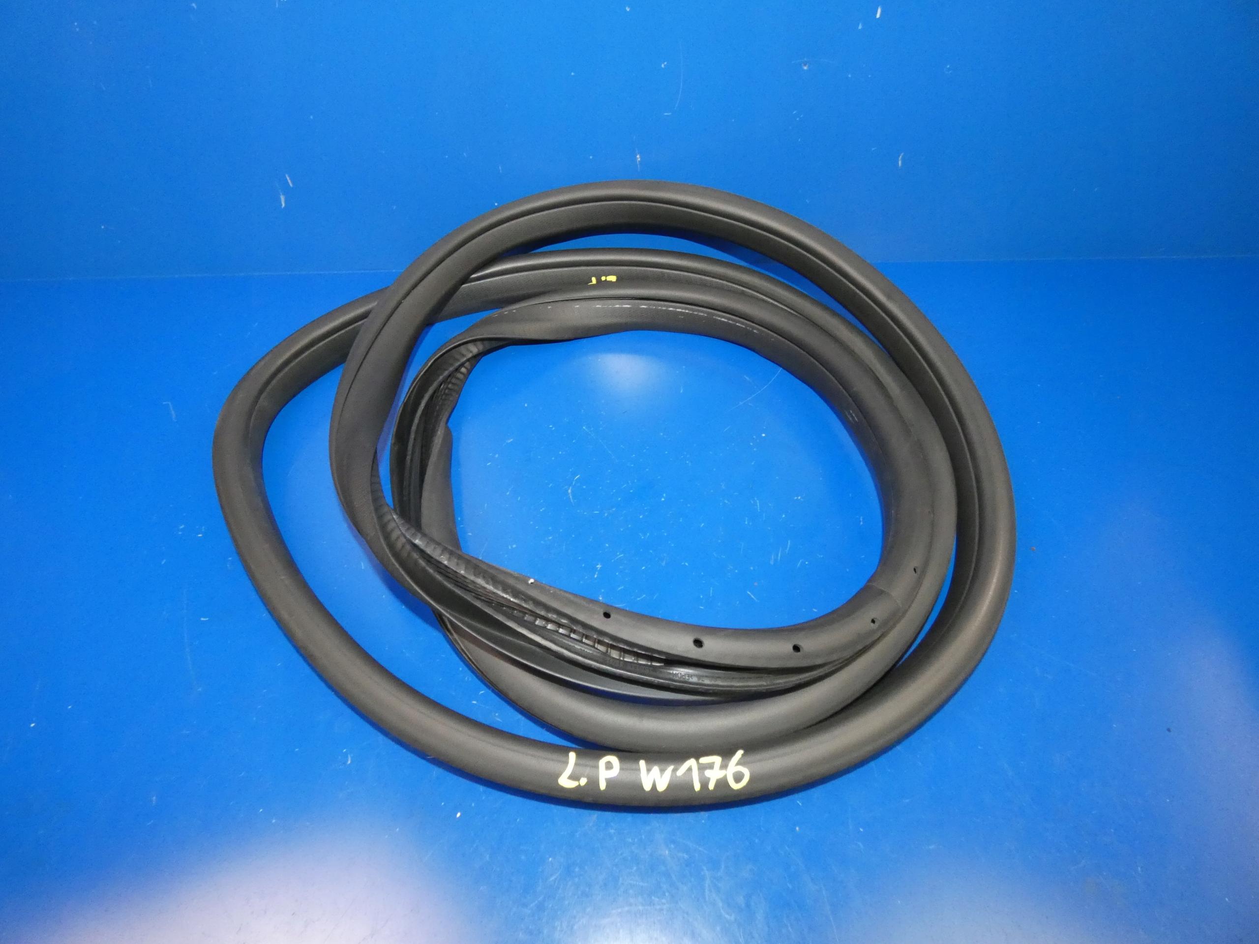 MERCEDES A W176 прокладка дверей ліва передня