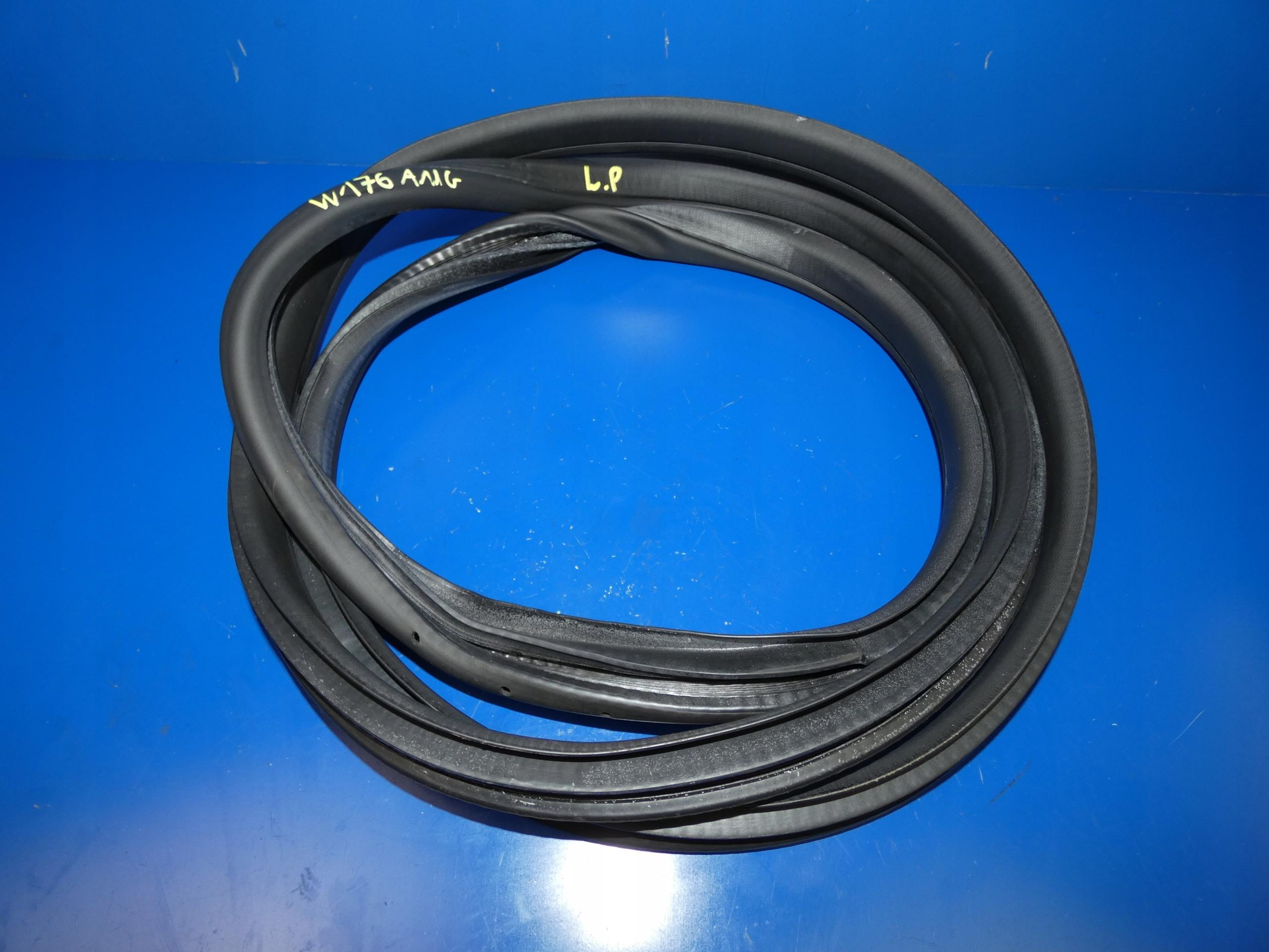 MERCEDES A W176 прокладка дверей ліва передня