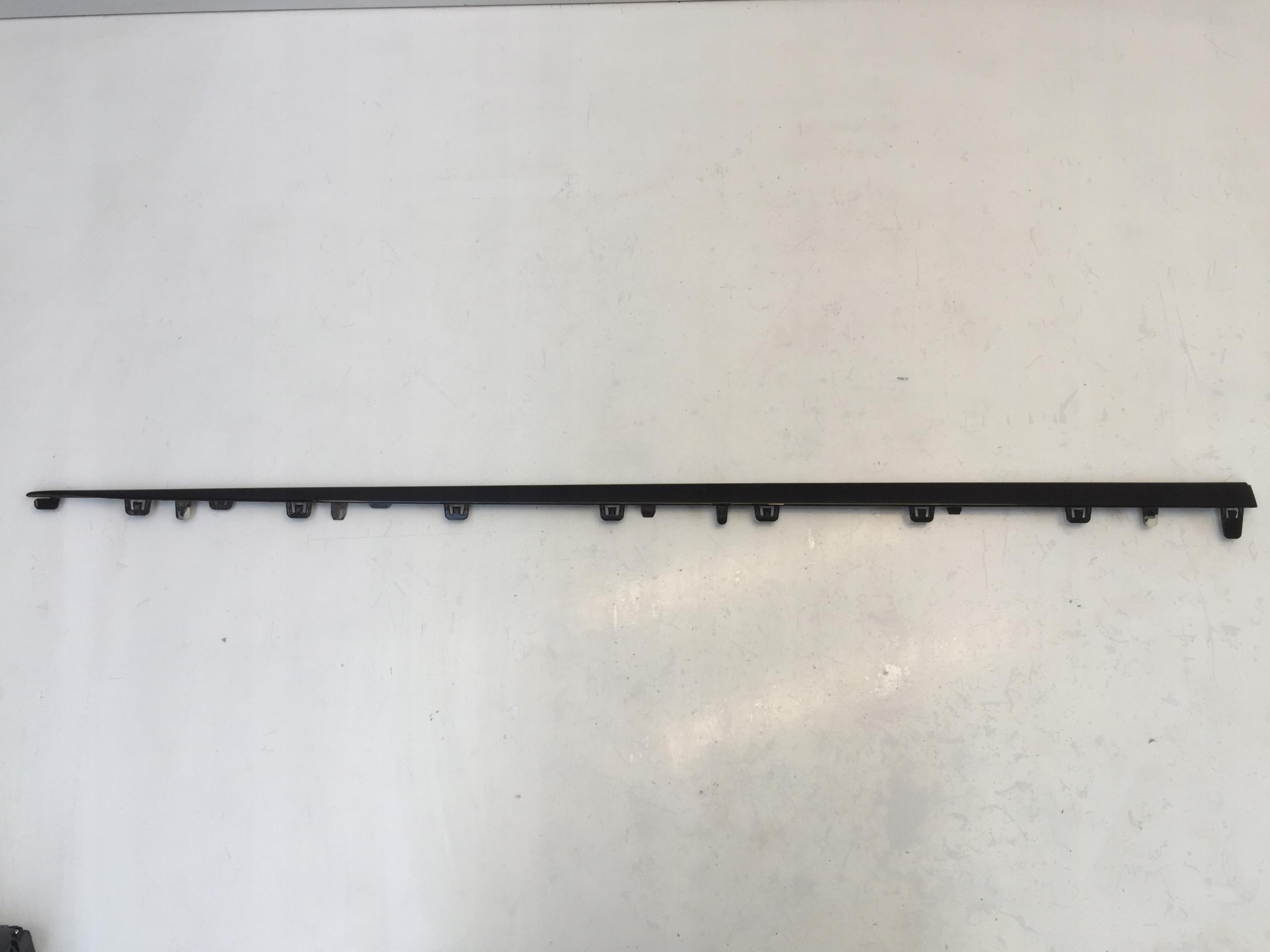 A1776982800 - MERCEDES A W177 2021 накладка порога права передня