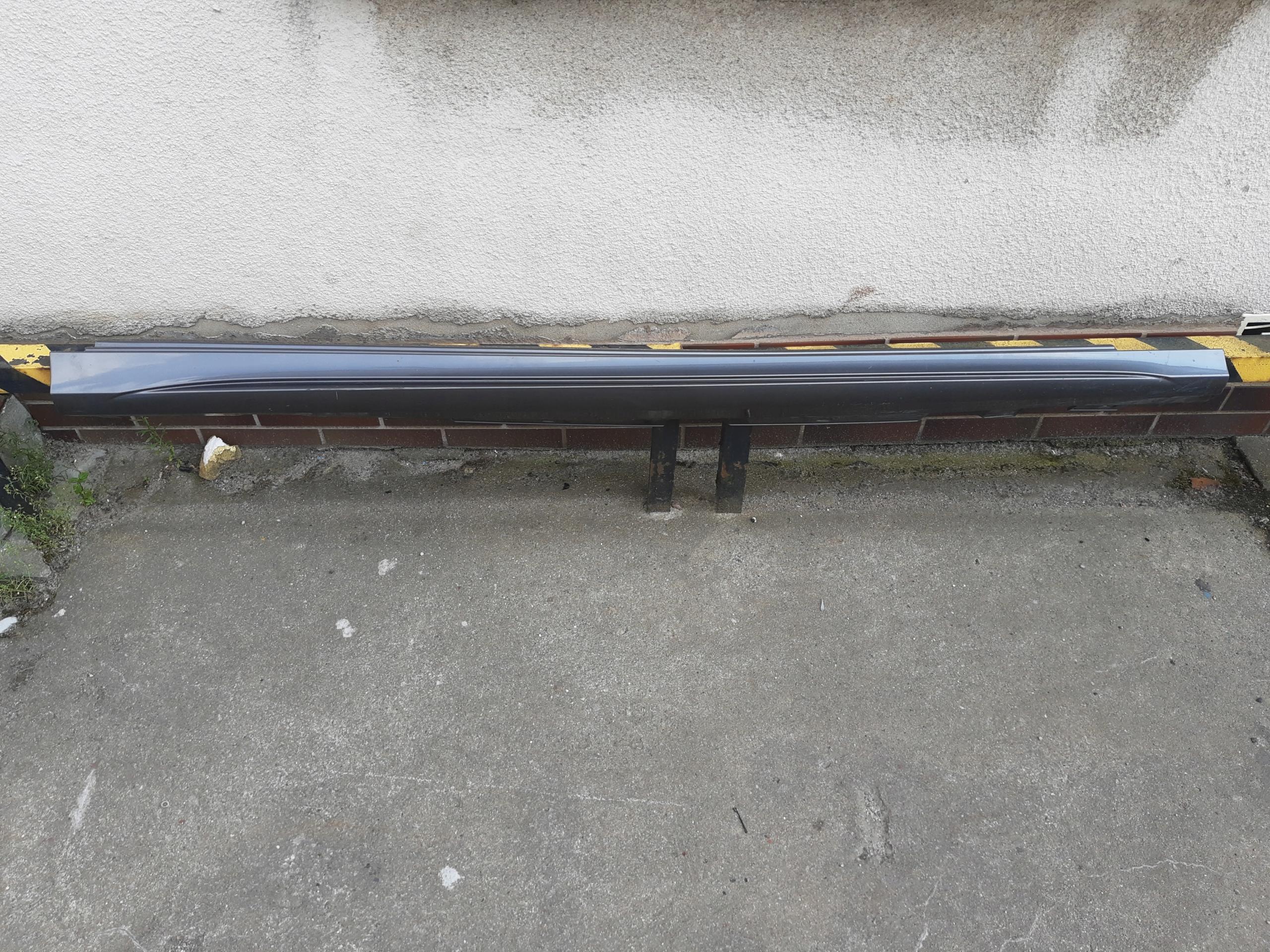 A1776901801 A1776904401 - MERCEDES A W177 AMG пакет правая накладка порог