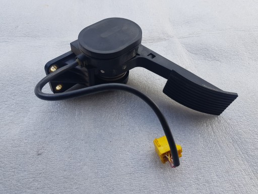 9703000004 001 - MERCEDES ACTROS педаль газа A9703000004