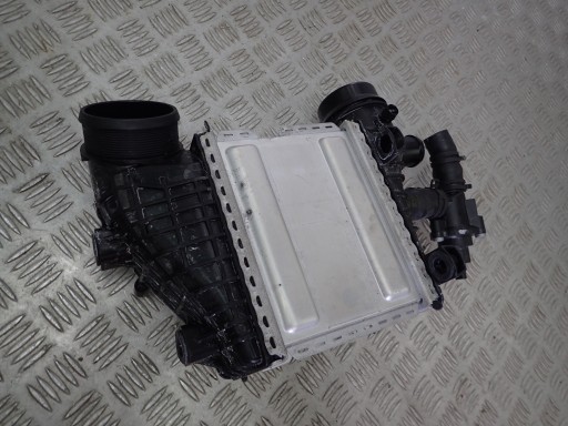 MERCEDES AMG GT A190 ИНТЕРКУЛЕР ПРАВЫЙ A1780901400