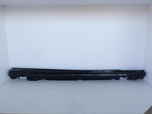 A205690XX40 - MERCEDES C-Class AMG W205 S205 накладка порога правая