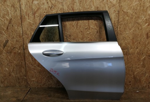 Mercedes c клас у 205 вагонах станції правий задній задній