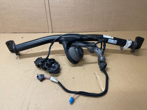 MERCEDES C CLASS W205 БУКСИРОВОЧНЫЙ КРЮК A2053105400