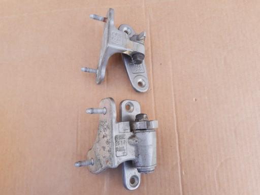 MERCEDES C W204 792 ліва передня дверна петля в зборі